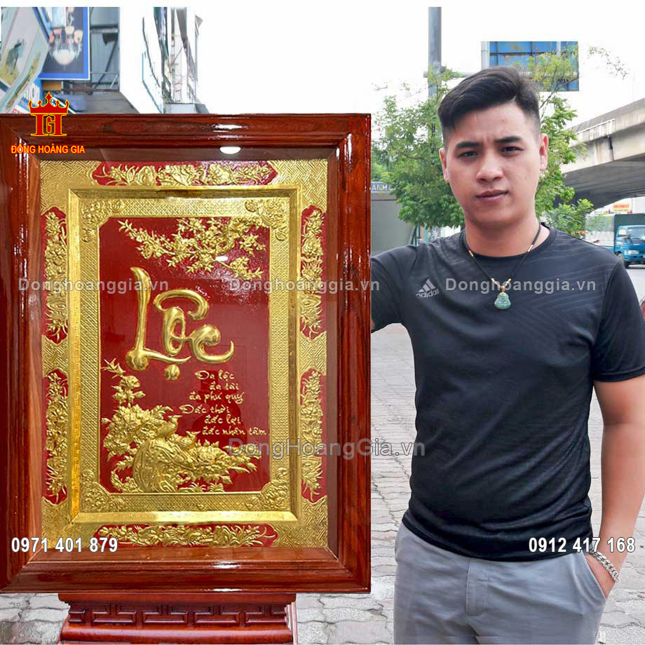 Từng đường nét trên bức tranh được chạm khắc vô cùng tỉ mỉ mang đến giá trị thẩm mỹ cao
